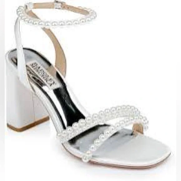 Badgley Mischka Fiesty White Satin Pearl Block Heels Size 9 Bridal Wedding